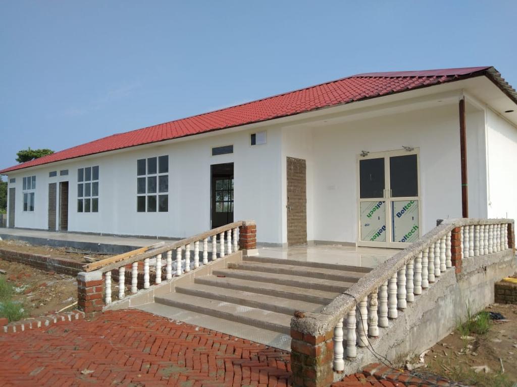 Compact prefabricated home with efficient design